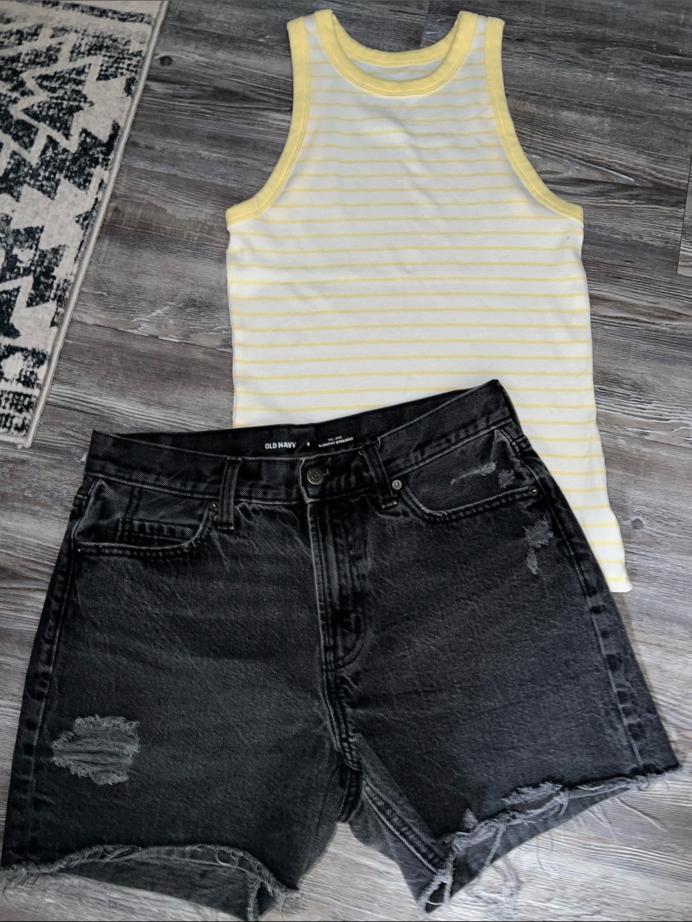 OldNavy Black Slouchy Distressed Denim Shorts sz 8 w/New Sz L. Cream/Yellow Tank